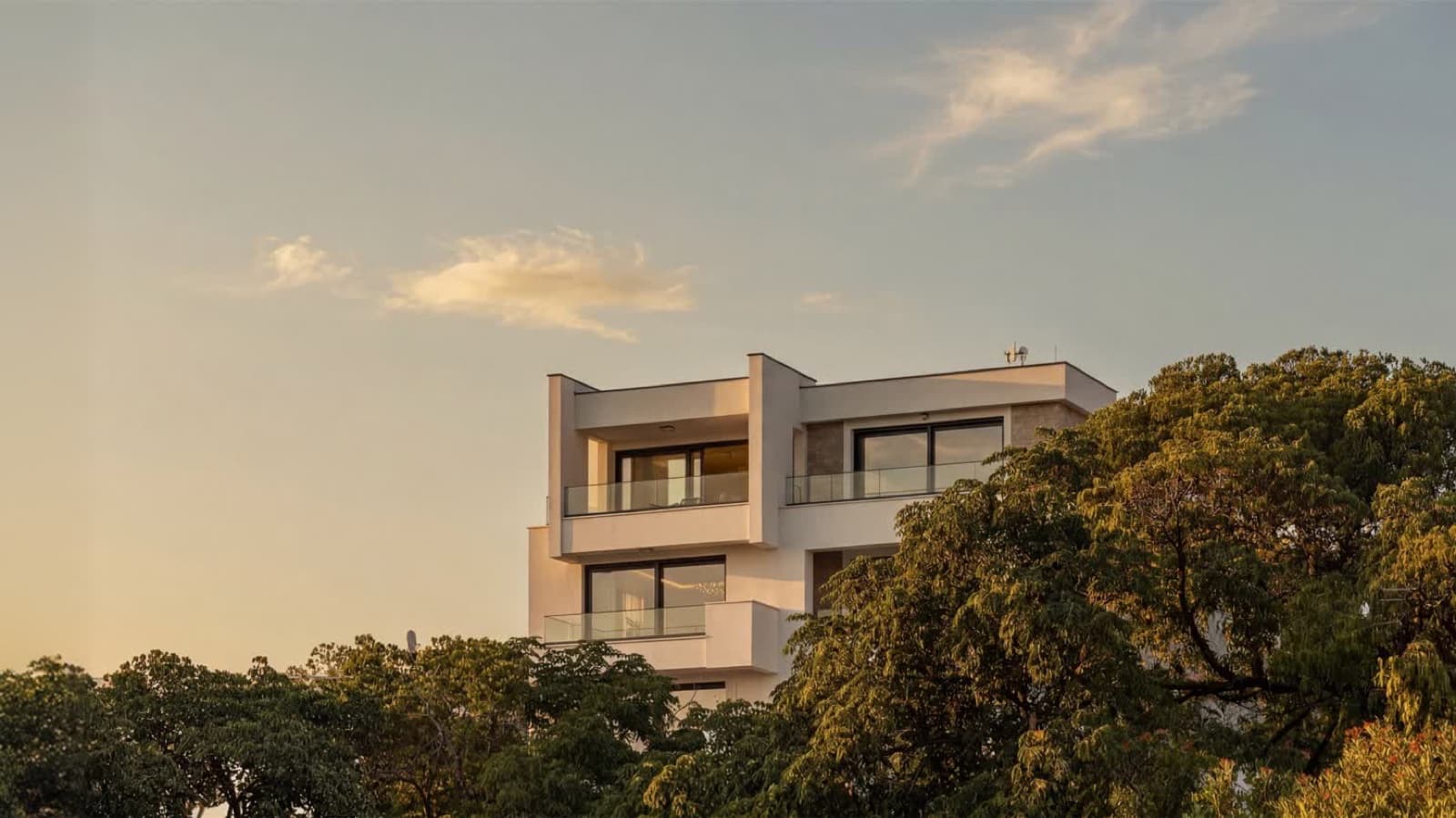 Emiia Hotel